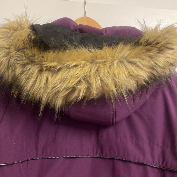 Winter Parka. Down. Plum colour. As warm as Canada Goose. Knee Length - Picture 7 of 8